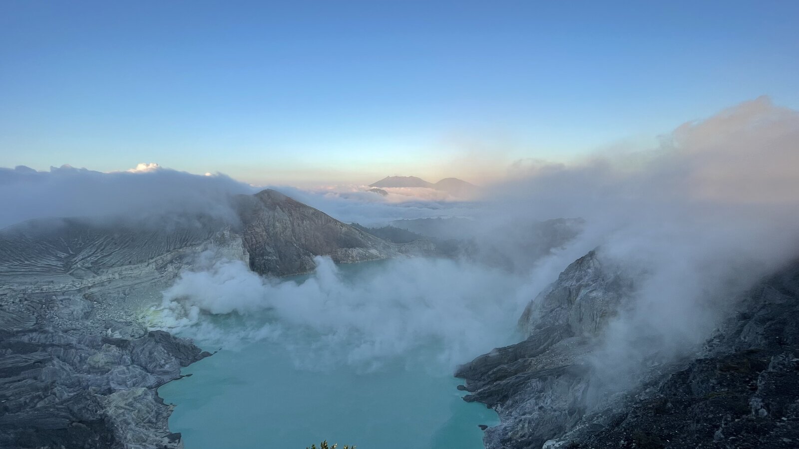 Jogja/Borobudur > Bromo > Tumpak Sewu > Ijen Crater